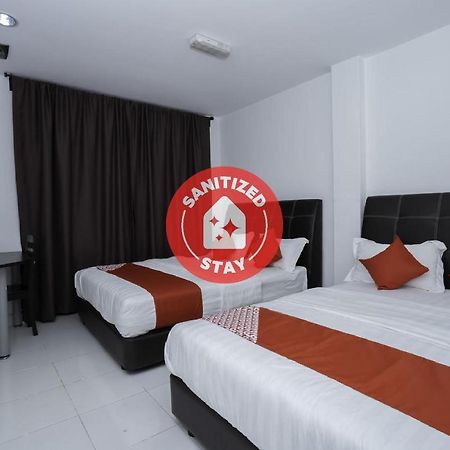 Oyo 988 Malawati Ria Hotel Kuala Selangor Exterior photo