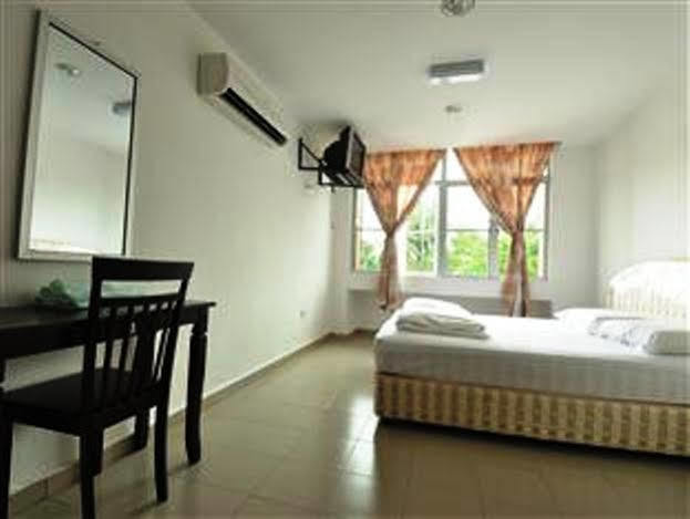Oyo 988 Malawati Ria Hotel Kuala Selangor Exterior photo
