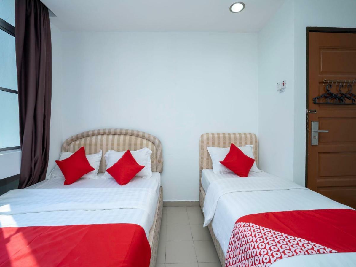 Oyo 988 Malawati Ria Hotel Kuala Selangor Exterior photo