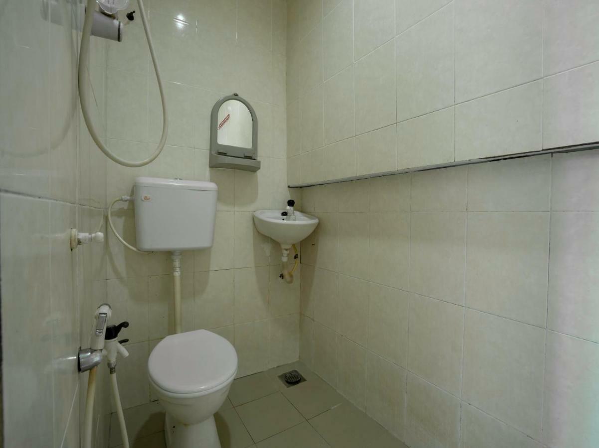 Oyo 988 Malawati Ria Hotel Kuala Selangor Exterior photo