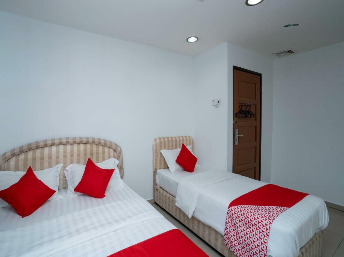 Oyo 988 Malawati Ria Hotel Kuala Selangor Exterior photo