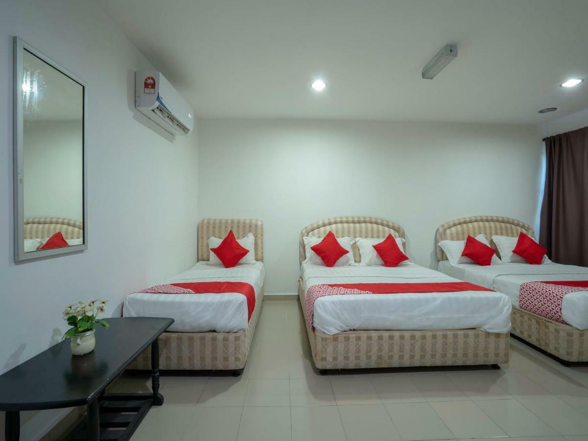 Oyo 988 Malawati Ria Hotel Kuala Selangor Exterior photo