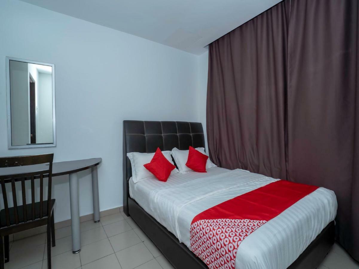 Oyo 988 Malawati Ria Hotel Kuala Selangor Exterior photo
