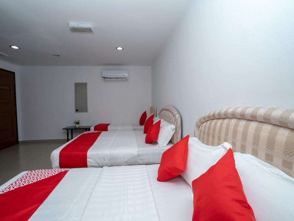 Oyo 988 Malawati Ria Hotel Kuala Selangor Exterior photo